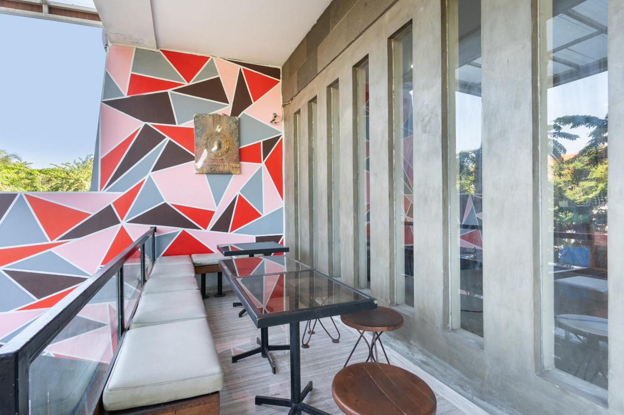Super Oyo Flagship 91863 Metro House Hotel Surabaya Ngoại thất bức ảnh