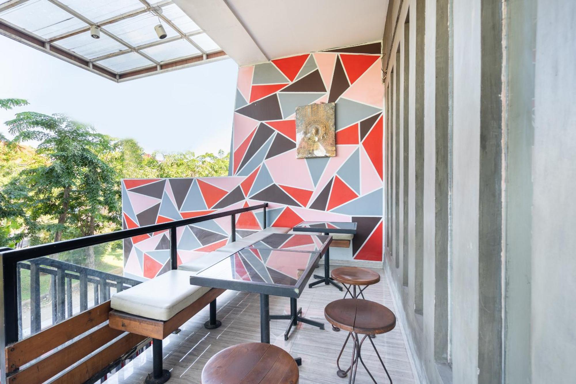 Super Oyo Flagship 91863 Metro House Hotel Surabaya Ngoại thất bức ảnh