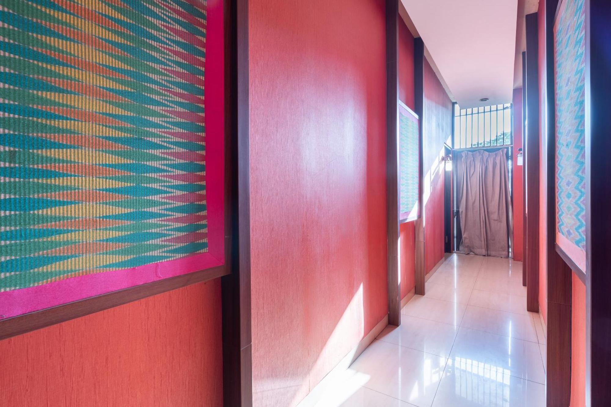 Super Oyo Flagship 91863 Metro House Hotel Surabaya Ngoại thất bức ảnh