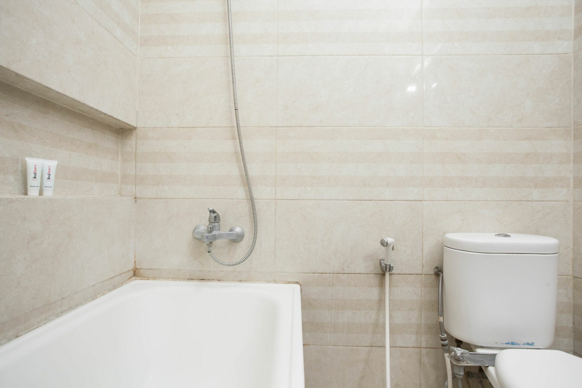 Super Oyo Flagship 91863 Metro House Hotel Surabaya Ngoại thất bức ảnh